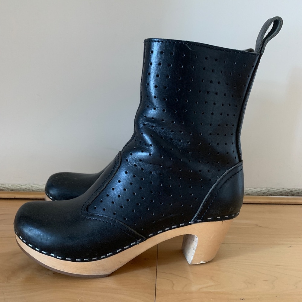 Black Swedish hasbeens ankle boots